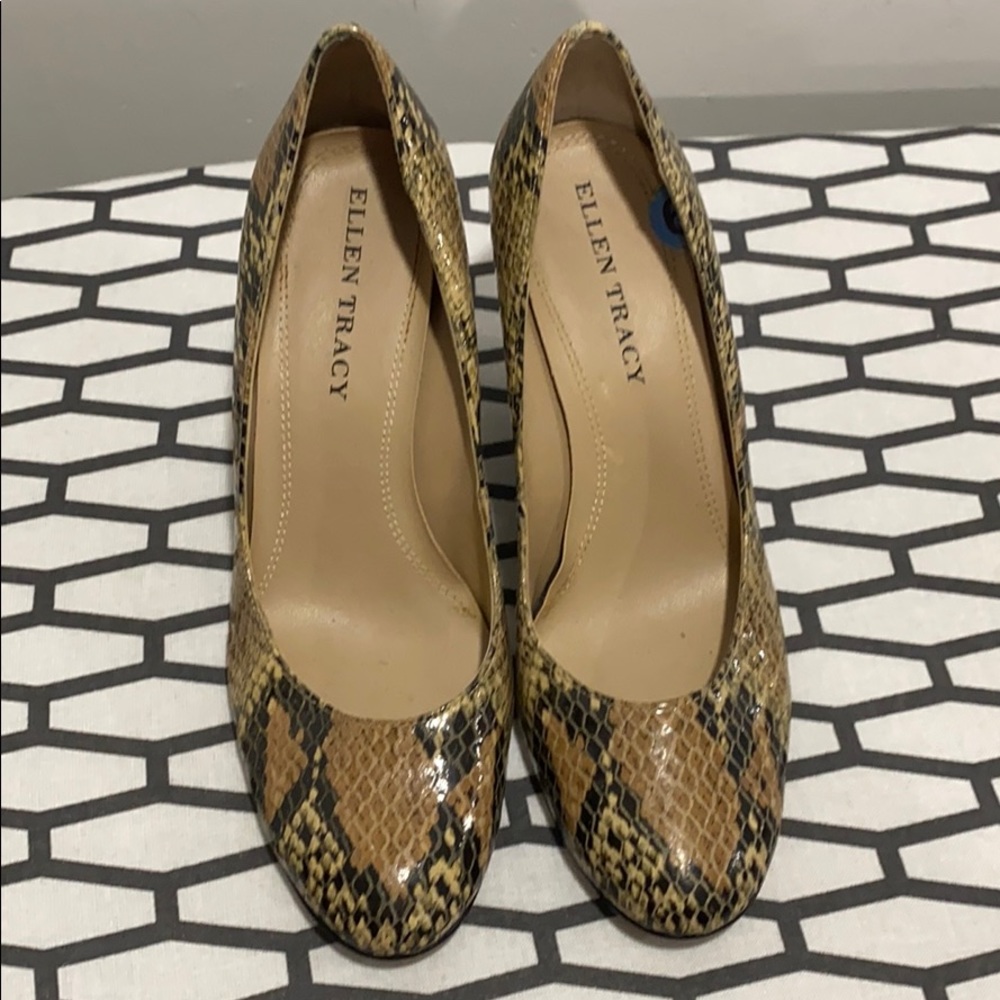 Snake skin wedge